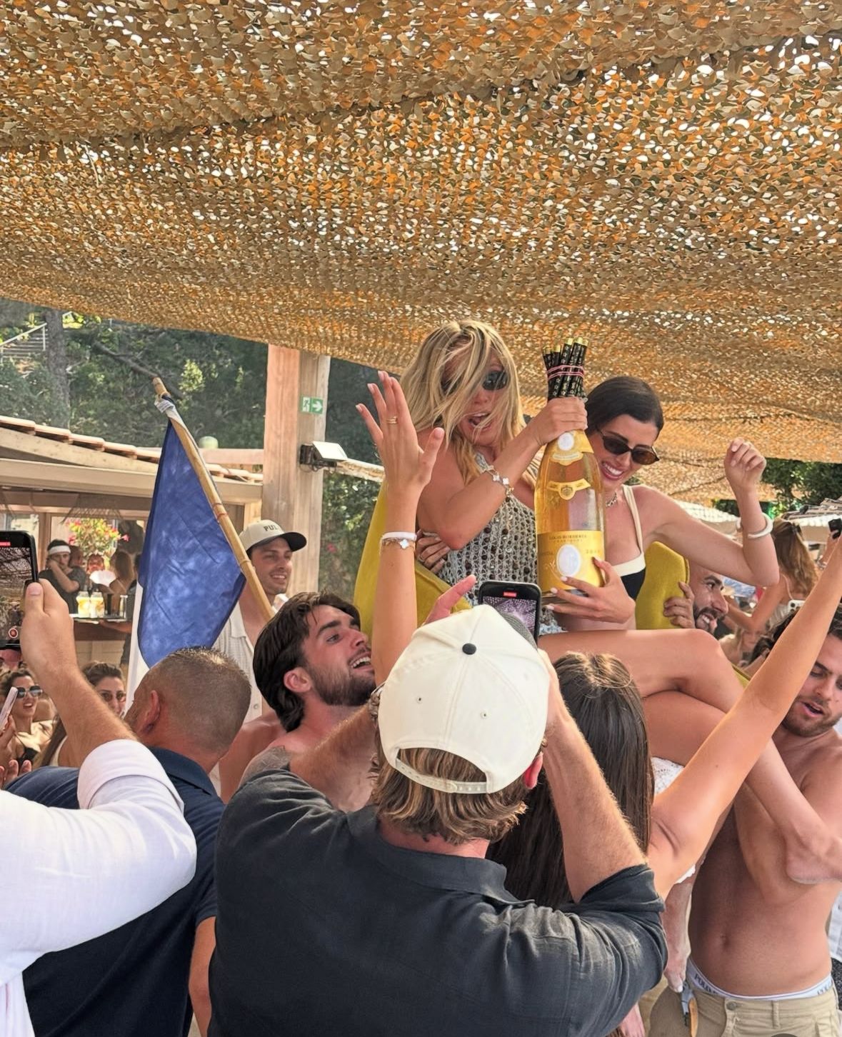 La Guérite Cannes 12:30 lunch seating on Île Sainte-Marguerite La Guerite Cannes daytime table setting French Riviera lunch La Guérite relaxed lunch atmosphere Cannes island restaurant La Guérite Cannes 3:30 seating champagne service and DJ La Guerite Cannes afternoon crowd French Riviera beach club La Guérite party atmosphere Cannes island beach club La Guérite Cannes boat arrival Île Sainte-Marguerite Cannes island restaurant La Guerite boat docking scene French Riviera beach club arrival Cannes island La Guérite Cannes tables by the water French Riviera Cannes beach club La Guerite summer dining scene Euro summer itinerary Cannes island lunch setting